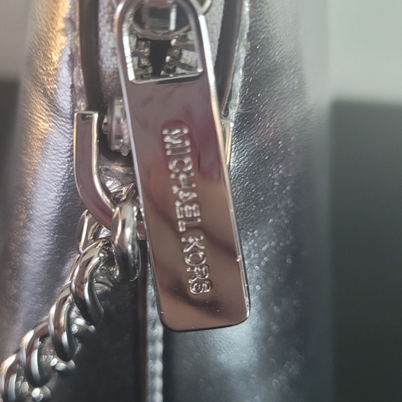 Michael Kors Jet Set Metallic Travel Medium Dome Crossbody Bag - Picture 8 of 11